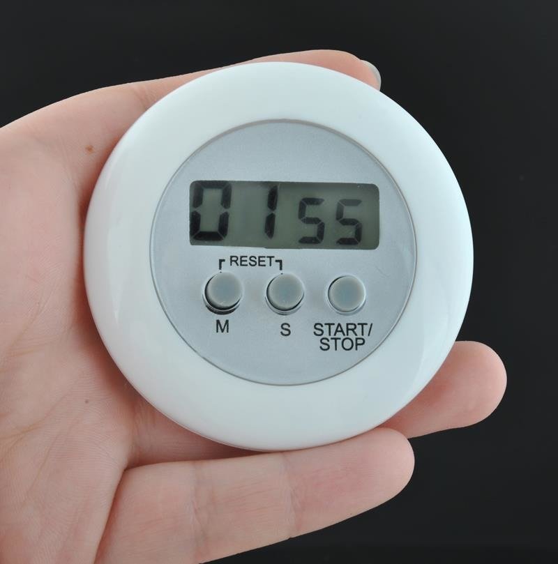 Mágneses konyhai időzítő óra LCD kijelzővel, állítható állvánnyal – 6 cm, fehér (BB-1692) (1)